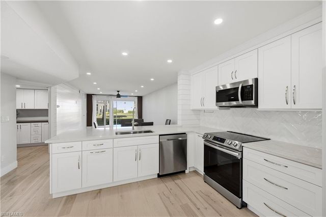 1330 Derbyshire CT E101, Naples, FL 34116