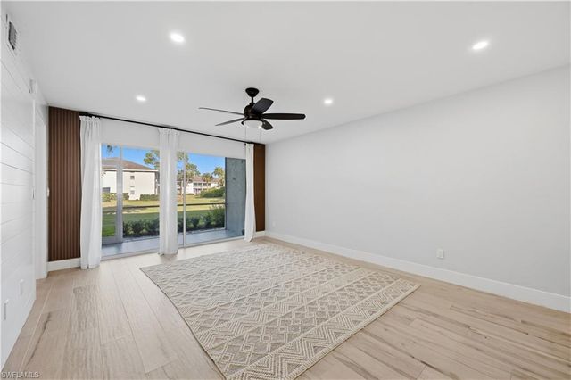 1330 Derbyshire CT E101, Naples, FL 34116