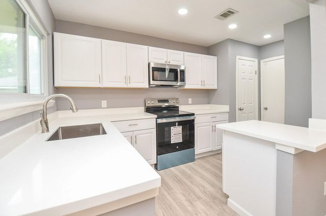 12791 Lake Conroe Hills Drive, Willis, TX 77318