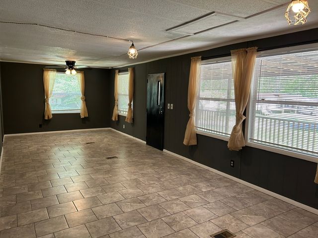4461 S Creek Dr, Cookeville, TN 38506