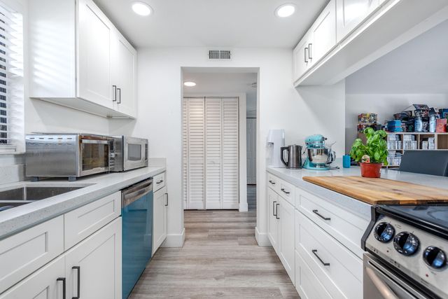 1700 N Congress 302, West Palm Beach, FL 33401
