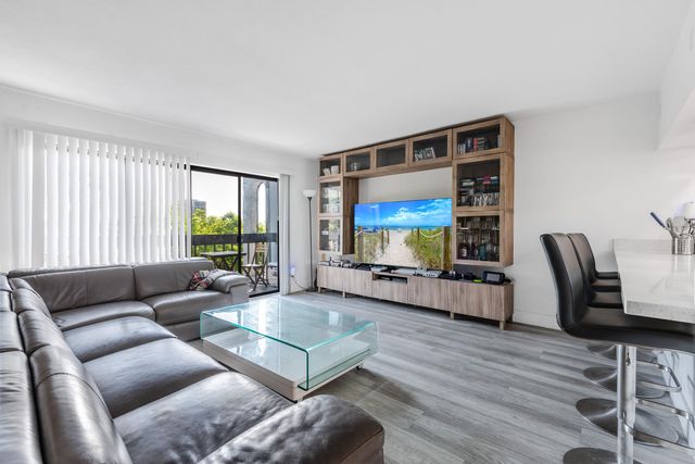 1700 N Congress 302, West Palm Beach, FL 33401