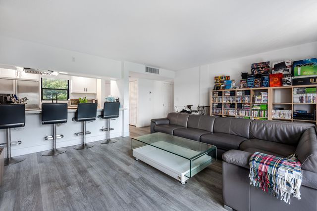 1700 N Congress 302, West Palm Beach, FL 33401