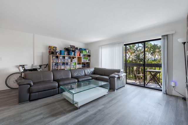 1700 N Congress 302, West Palm Beach, FL 33401