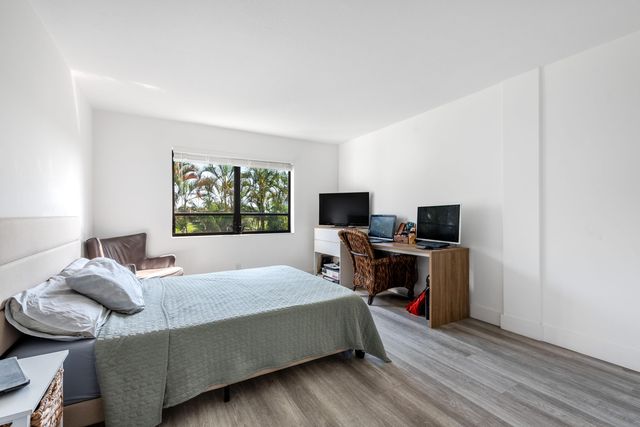 1700 N Congress 302, West Palm Beach, FL 33401