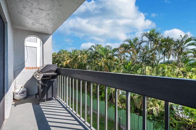 1700 N Congress 302, West Palm Beach, FL 33401