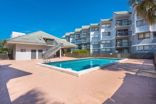 1700 N Congress 302, West Palm Beach, FL 33401