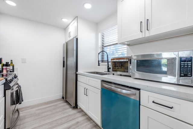 1700 N Congress 302, West Palm Beach, FL 33401