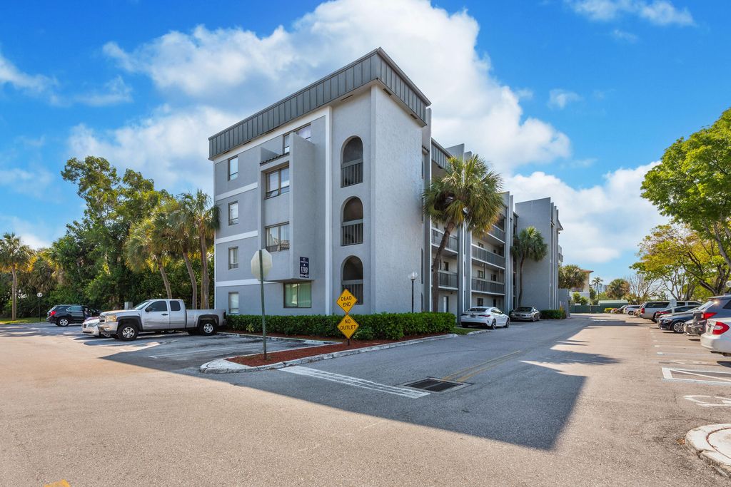 1700 N Congress 302, West Palm Beach, FL 33401
