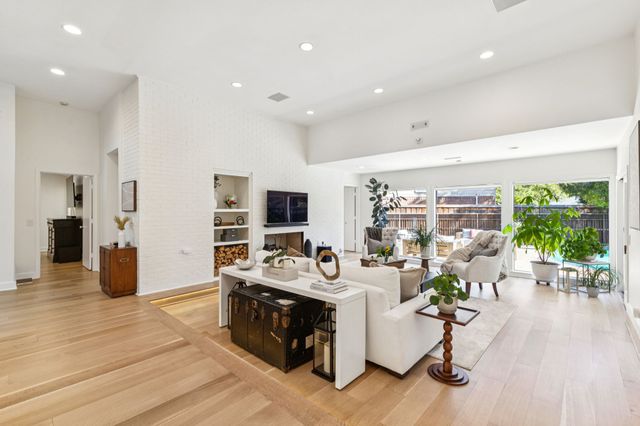 9616 Viewside Drive, Dallas, TX 75231