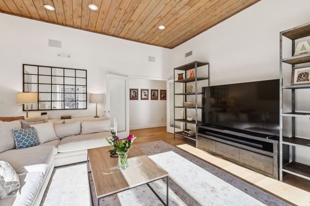 9616 Viewside Drive, Dallas, TX 75231