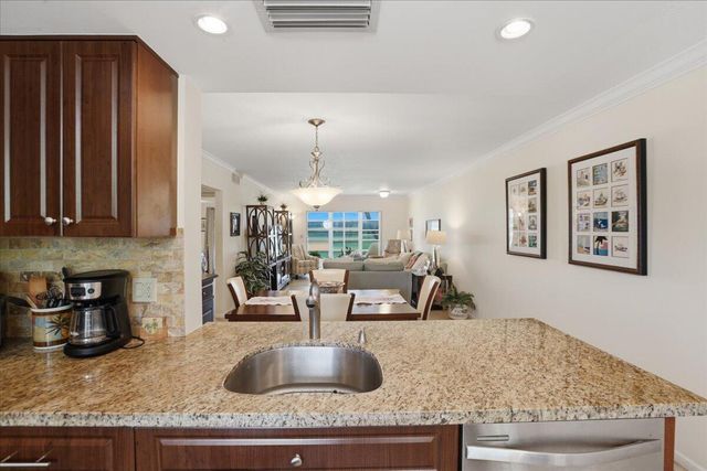 3004 Portofino Isle E2, Coconut Creek, FL 33066