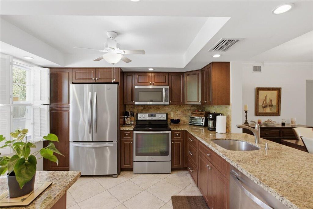 3004 Portofino Isle E2, Coconut Creek, FL 33066