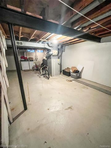 16369 Brittany Drive, Roseville, MI 48066