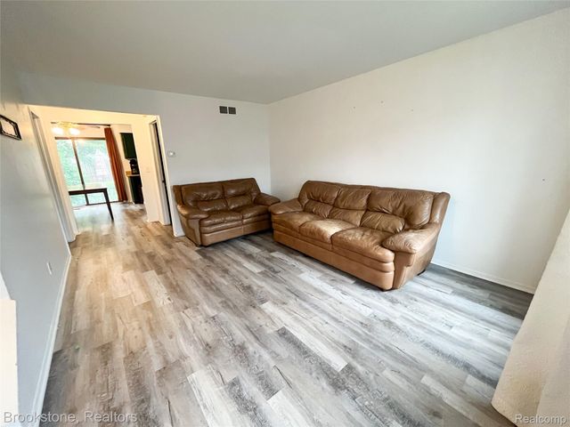 16369 Brittany Drive, Roseville, MI 48066