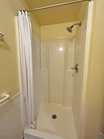 8827 Greenwood AVE, Ozawkie, KS 66070