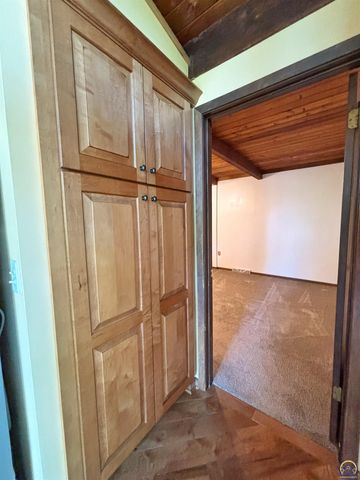 8827 Greenwood AVE, Ozawkie, KS 66070