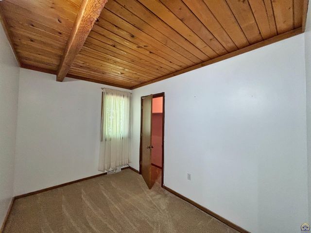 8827 Greenwood AVE, Ozawkie, KS 66070