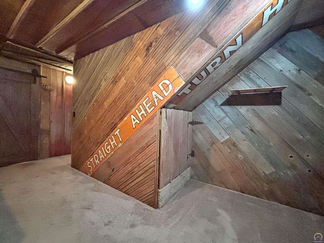 8827 Greenwood AVE, Ozawkie, KS 66070