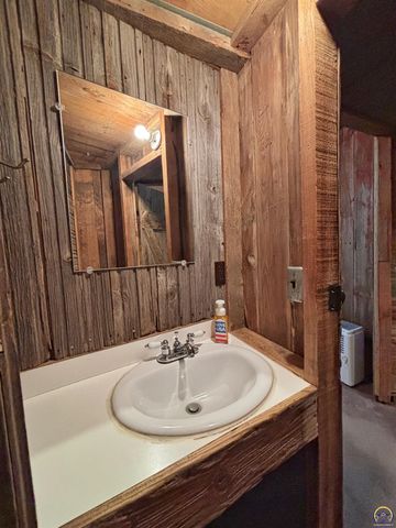 8827 Greenwood AVE, Ozawkie, KS 66070