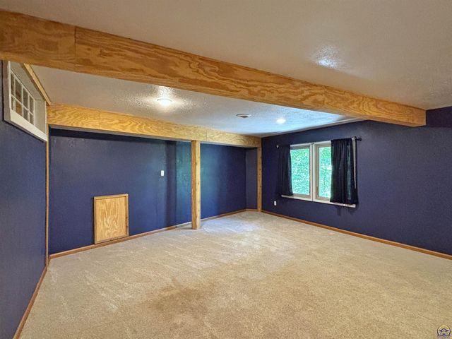 8827 Greenwood AVE, Ozawkie, KS 66070