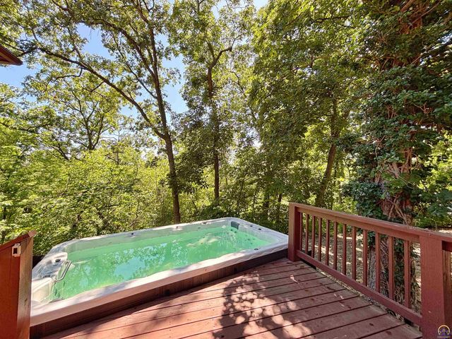 8827 Greenwood AVE, Ozawkie, KS 66070