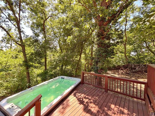 8827 Greenwood AVE, Ozawkie, KS 66070