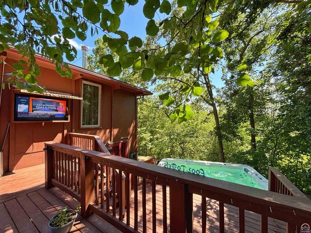 8827 Greenwood AVE, Ozawkie, KS 66070