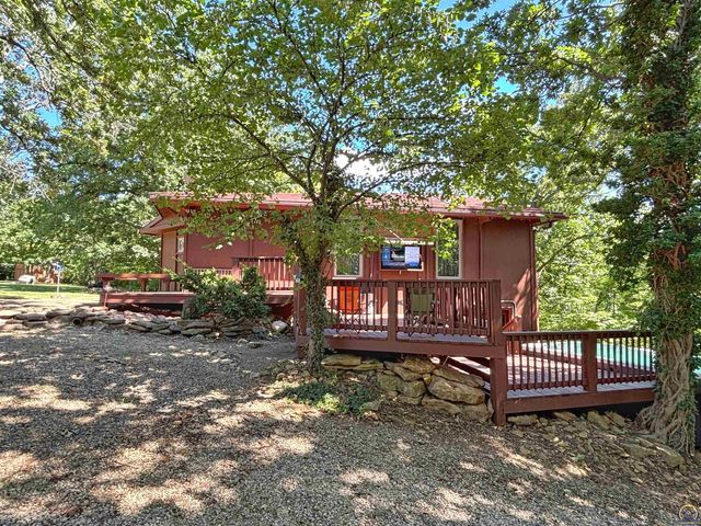 8827 Greenwood AVE, Ozawkie, KS 66070