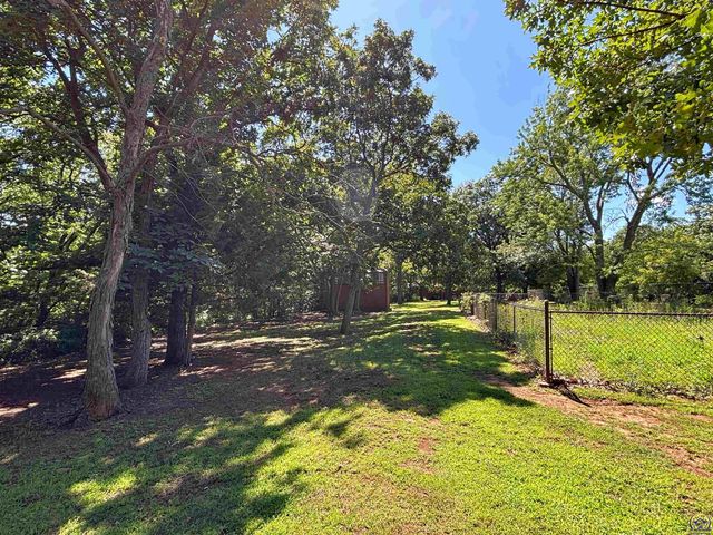 8827 Greenwood AVE, Ozawkie, KS 66070