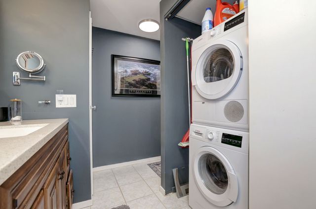 85 Viscount Drive A26, Milford, CT 06460