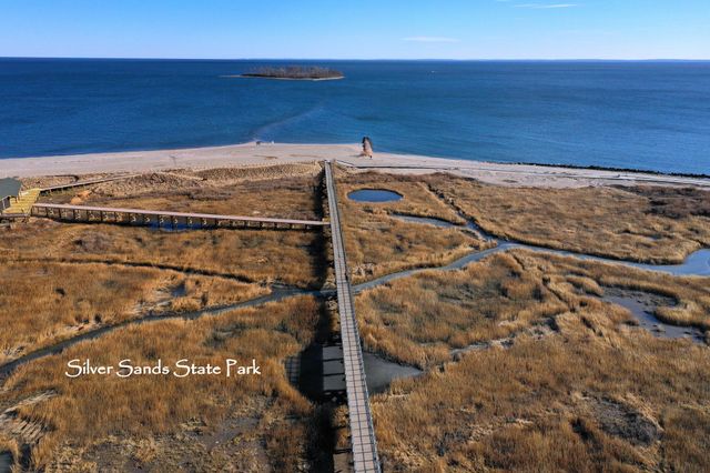 85 Viscount Drive A26, Milford, CT 06460