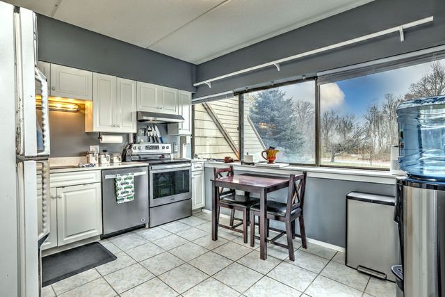 85 Viscount Drive A26, Milford, CT 06460