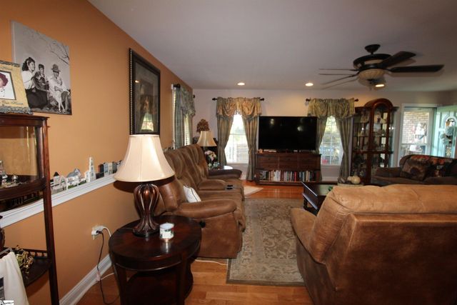 178 Tuscany Lane, Chesnee, SC 29323