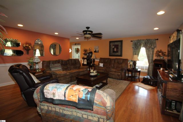 178 Tuscany Lane, Chesnee, SC 29323