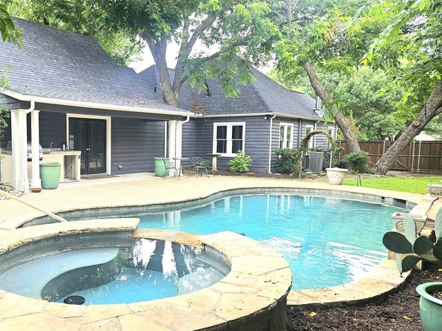 306 Harbin Avenue, Waxahachie, TX 75165