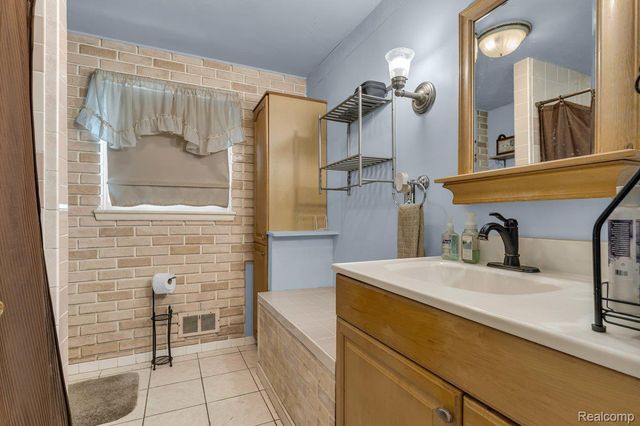 35759 Somerset Street, Westland, MI 48186