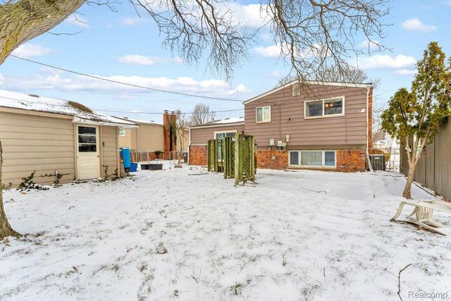 35759 Somerset Street, Westland, MI 48186