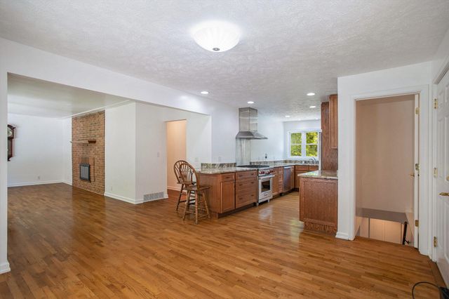 19016 11 Mile Road, Battle Creek, MI 49014