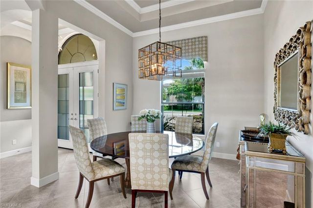 8675 Amour CT, Naples, FL 34119