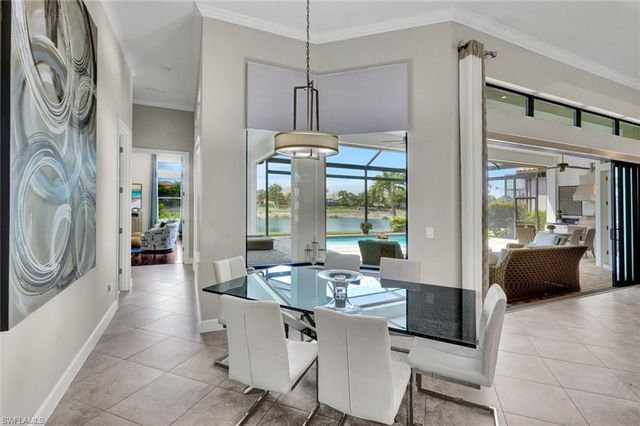 8675 Amour CT, Naples, FL 34119