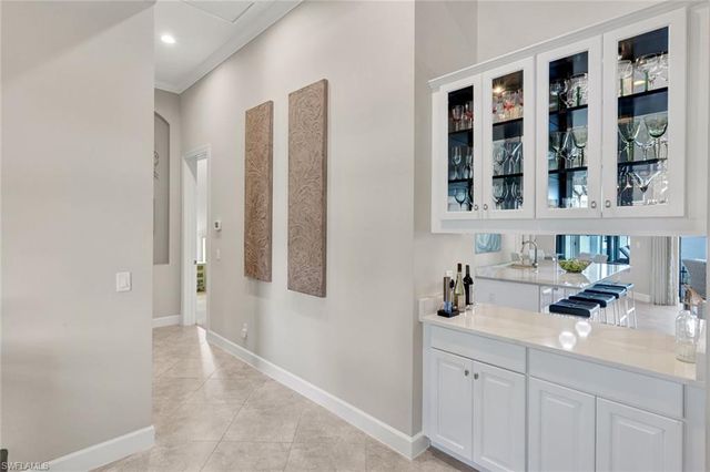 8675 Amour CT, Naples, FL 34119