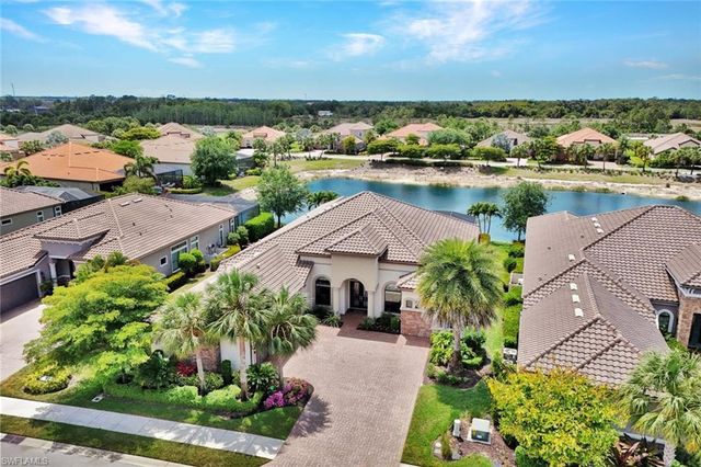 8675 Amour CT, Naples, FL 34119