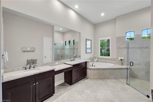 8675 Amour CT, Naples, FL 34119