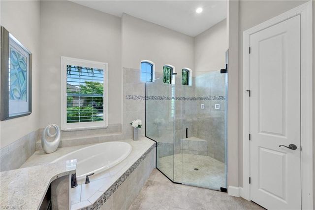 8675 Amour CT, Naples, FL 34119