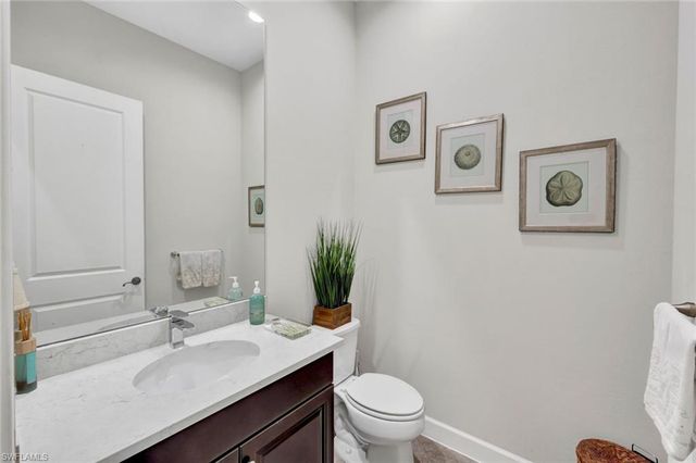 8675 Amour CT, Naples, FL 34119