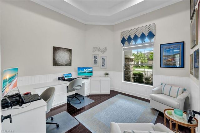 8675 Amour CT, Naples, FL 34119