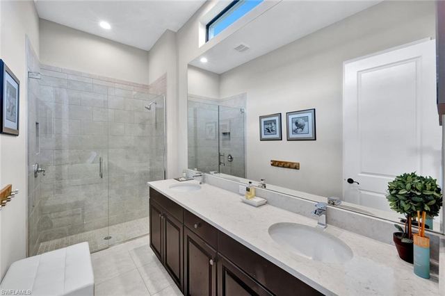 8675 Amour CT, Naples, FL 34119