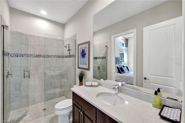 8675 Amour CT, Naples, FL 34119