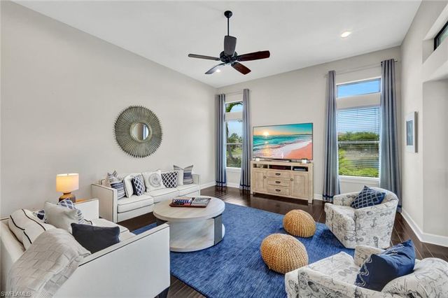 8675 Amour CT, Naples, FL 34119